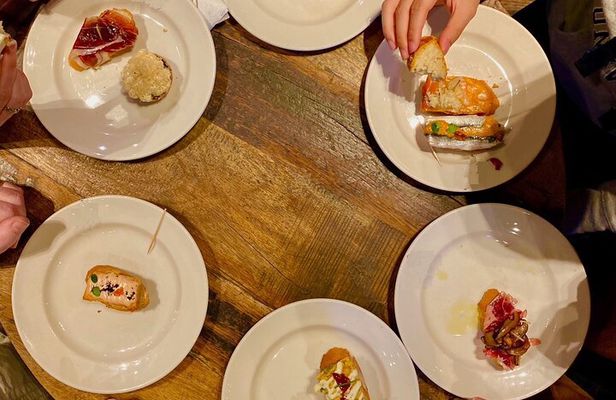 Historic Walking Tour & Food Experience - Private Tour