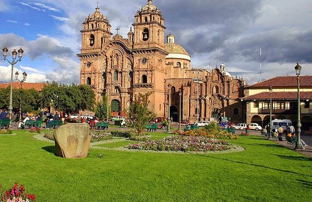 Cusco + Sacred Valley + Machu Picchu by train 4 days/3 nights with 4-star hotel