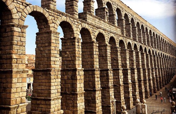 Segovia and Spanish Versailles Full-Day Tour with Wine Tasting
