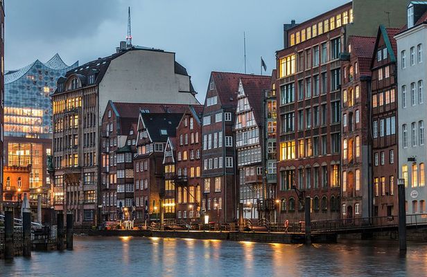Private tour of the best of Hamburg - Sightseeing, Food & Culture with a local