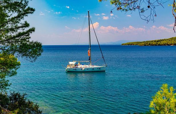 Half Sailing Cruise to secret bays (5 hours)