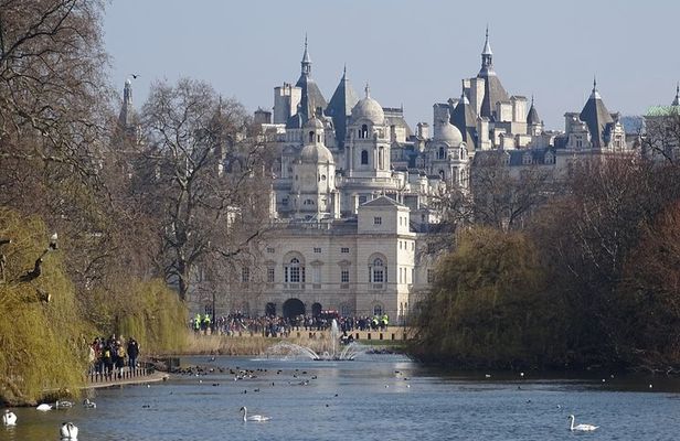 St James' & Mayfair - Private Tour of London's Royal & Aristocratic Villages 