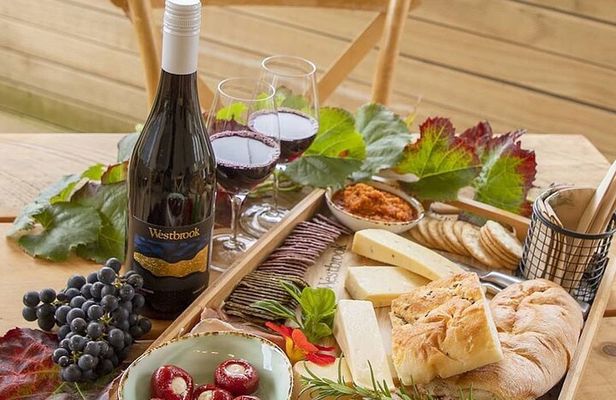 Luxury Private Auckland Wine & Beach Tour with Lunch