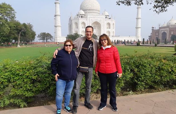 Private Tours: Taj Mahal Sunrise Tour from New Delhi