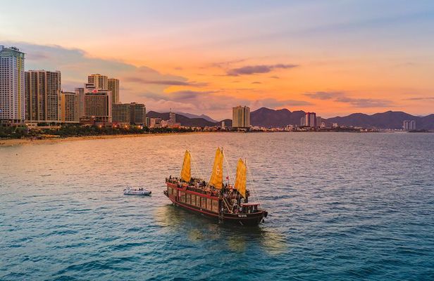 Nha Trang Sunset Cocktails and Dinner Cruise