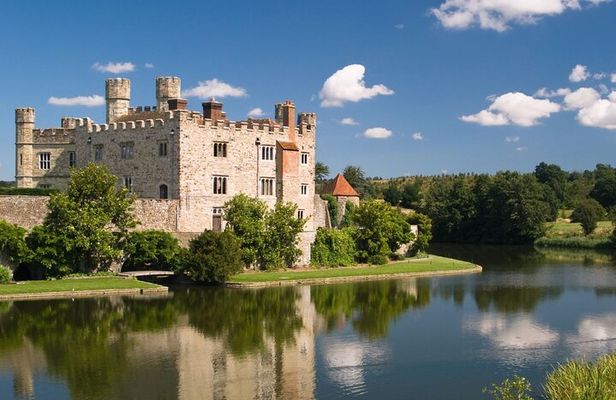 Leeds Castle, Cliffs of Dover and Canterbury Day Trip from London with Guided Cathedral Tour