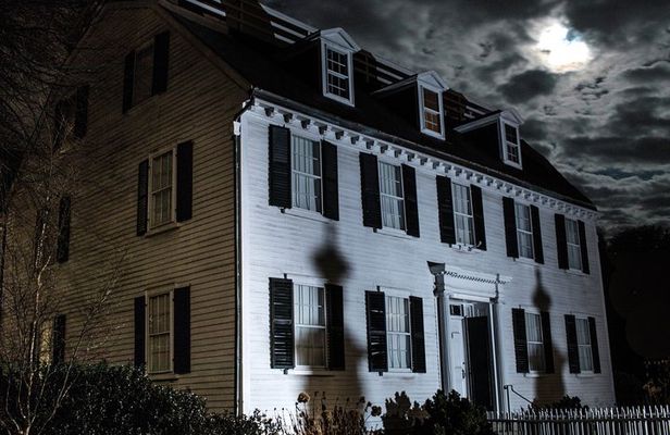 Salem Ghosts: Witches, Warlocks, & Hauntings