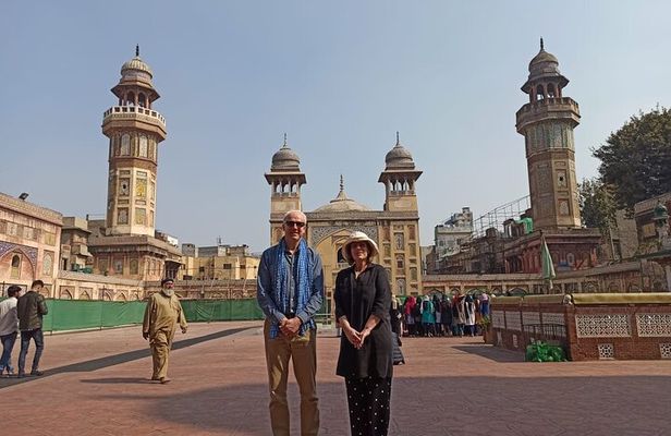 Lahore City, Fort, Museums and Walled City Exploration Tour