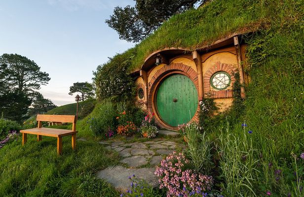 Hobbiton Movie Set& Te Puia Experience Private Tour From Auckland