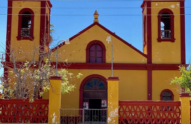 La Paz Tour, Historical City, Beach, Colonial and Beautiful scenery on the way!