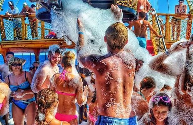 Side: Dolphin Island Boat Tour with Foam Party and Lunch