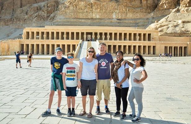 Private Day Tour to East and West Banks in Luxor