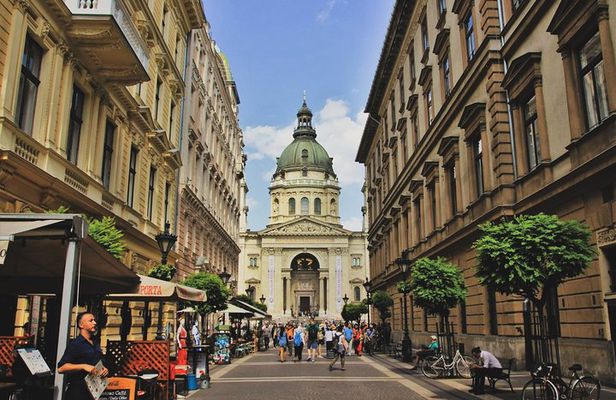 Private Jewish Heritage Tour of Budapest with Local Expert