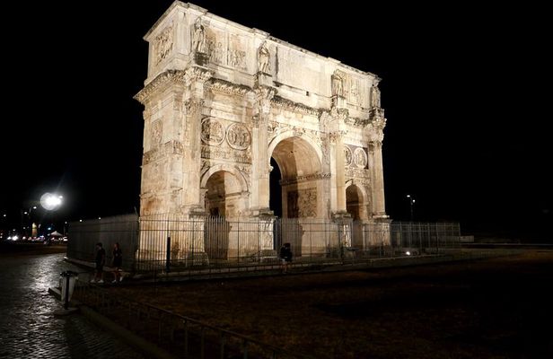 Ancient Rome at Dusk: Guided Walking Tour