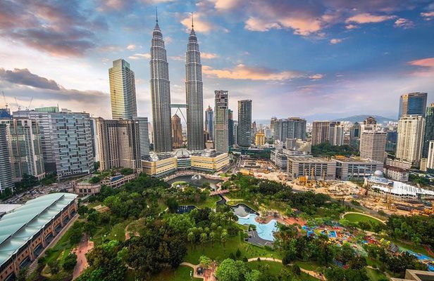 Petronas Twin Towers Admission with Private Pickup & Nasi Kandar