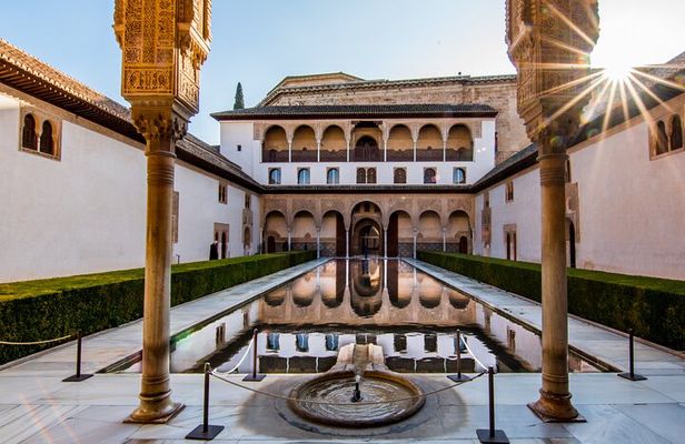 Alhambra Skip-the-Line with Albaicin and Sacromonte by eBike