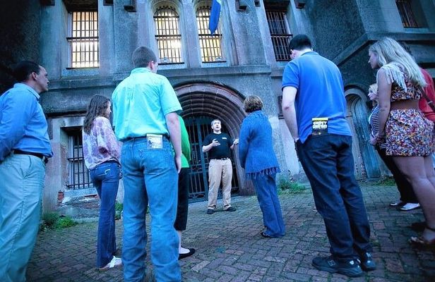 Charleston Haunted Jail Night-Time Walking Tour with Admission to Old City Jail