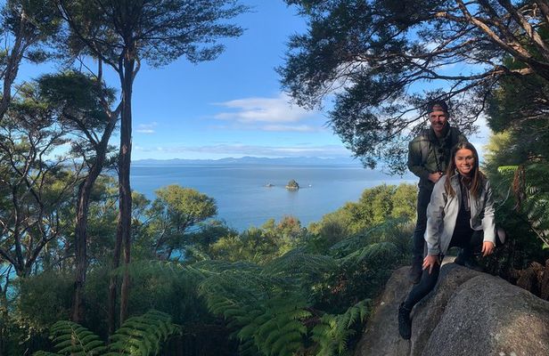 Full-Day Abel Tasman National Park Hiking Tour with Cruise