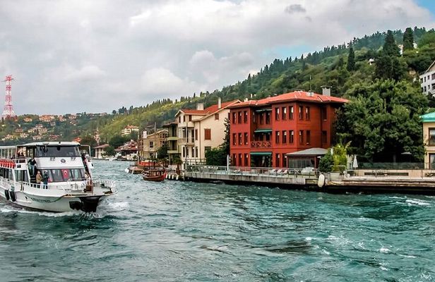 Istanbul Highlights Bosphorus Stops 1 +2 (Europe + Asia)