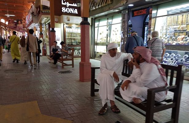Old Dubai Heritage Walking Tour – 3-Hour Cultural Experience