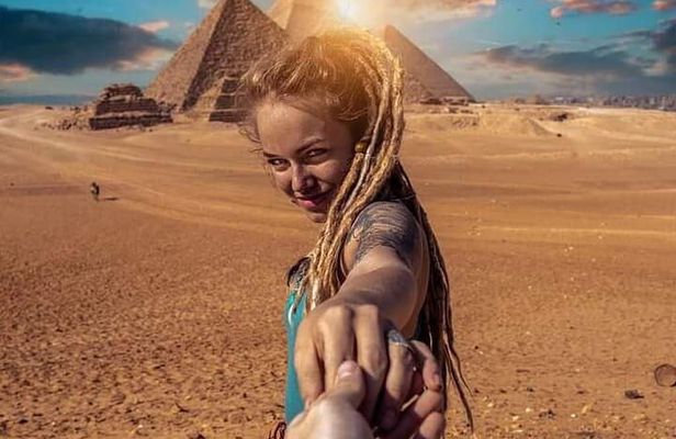 day trip to Cairo by minibus with a small group of 8 people