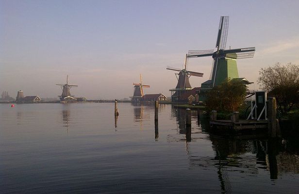 Small-Group Tour to Windmills & Giethoorn with boat tour