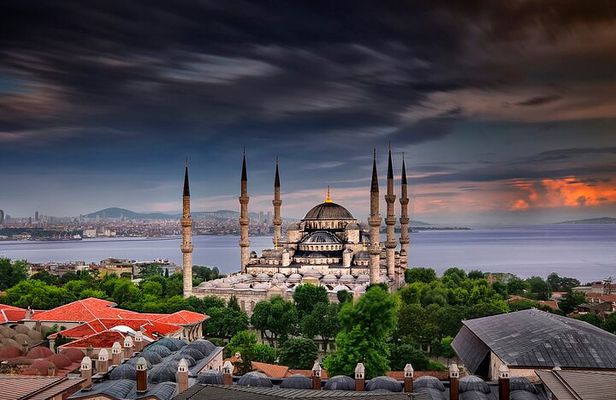 Istanbul Highlights: Guided Tour with Turkish Tea or Coffee