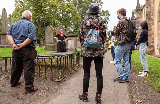 Haunted Vaults and Graveyard Walking Tour in Edinburgh