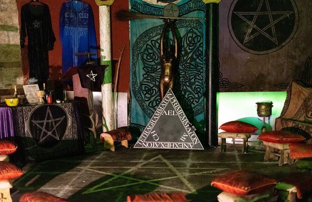 Haunted Vaults Walking Tour in Edinburgh