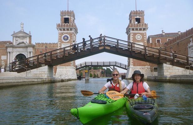 2 Hour Venice Canal Kayak Tour - Premium experience by day