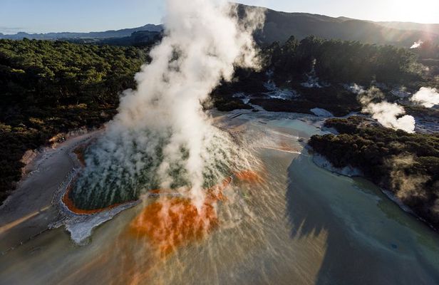 Private Tour [4 Days]: Waitomo Caves, Hobbiton, Rotorua, Hells Gate & Wai-O-Tapu