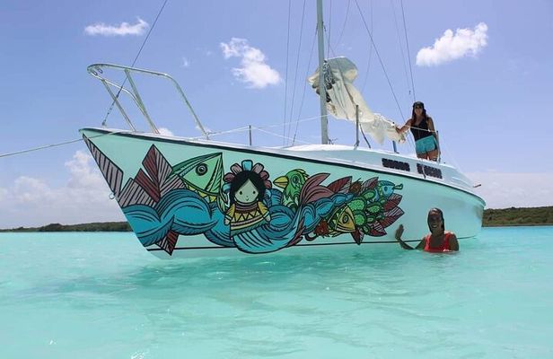 Sailing Tour through the Laguna de los Siete Colores