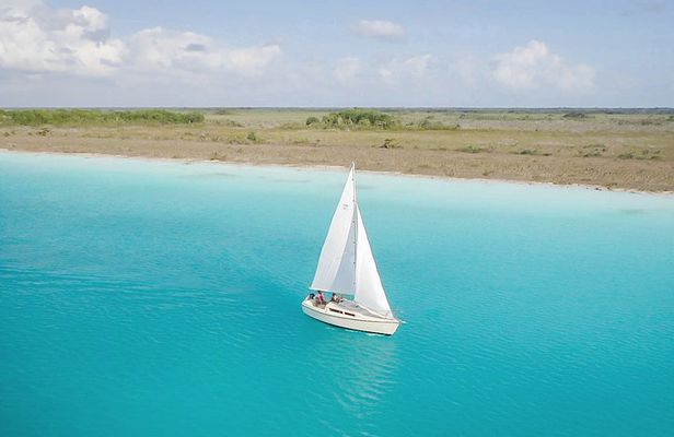 Sailing Tour through the Lagoon of the 7 Colors