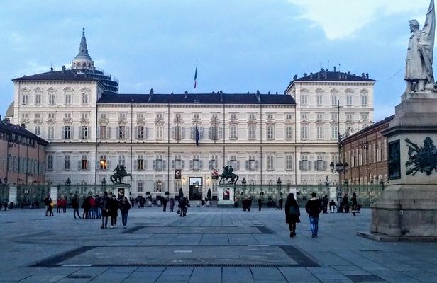 Turin: Royal Palace guided experience