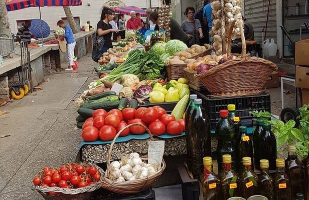 Split History and Gastro Small-Group Tour with Food and Wine