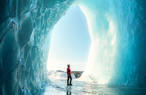 Glacier and Ice Cave Private Photoshoot - 15 Shot Photo Package