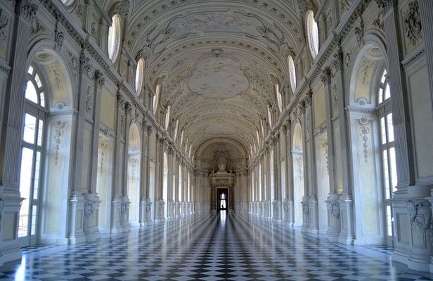 Turin: Reggia of Venaria guided experience
