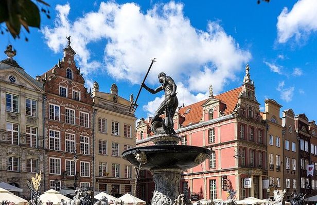 Gdansk and Malbork Castle Small Group Tour from Warsaw with Lunch 