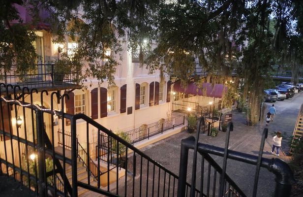Spirits of Savannah Private Guided Walking Tour