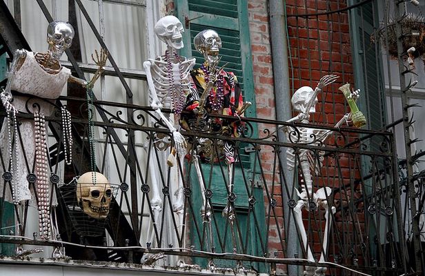 Adults Only Haunted Pub Crawl in New Orleans