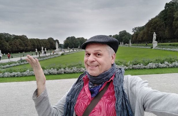 Munich: Castle Nymphenburg VIP-Tour with ticket