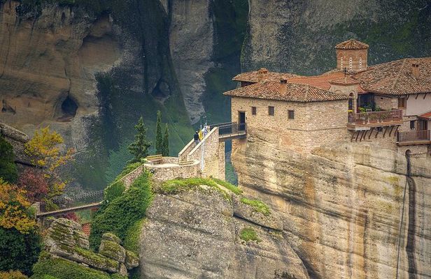 Private Tour to Monasteries of Meteora & Thermopylae from Athens