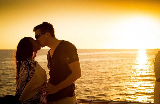 Sunset Boat Tour of the Arch, Land's End and more! Includes open bar and snacks