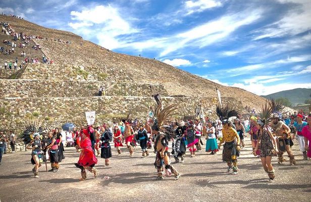 Teotihuacan with a Local