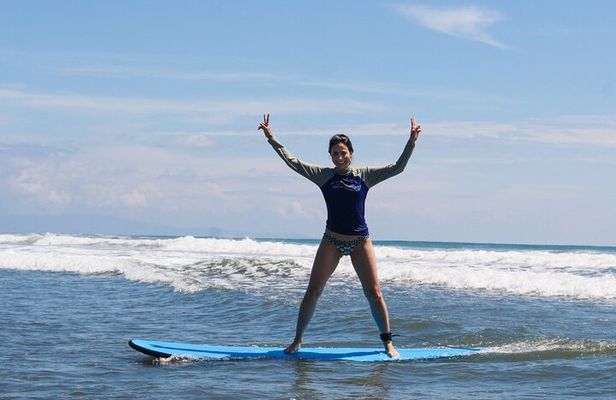 Five days of group surf lessons in Montezuma