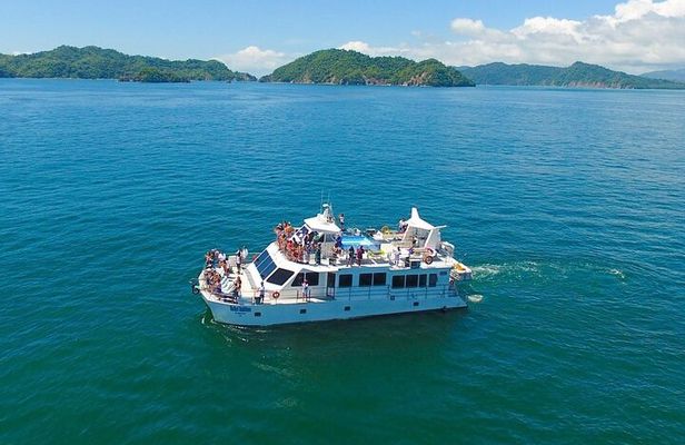 Full Day Tour to Tortuga Island from San José