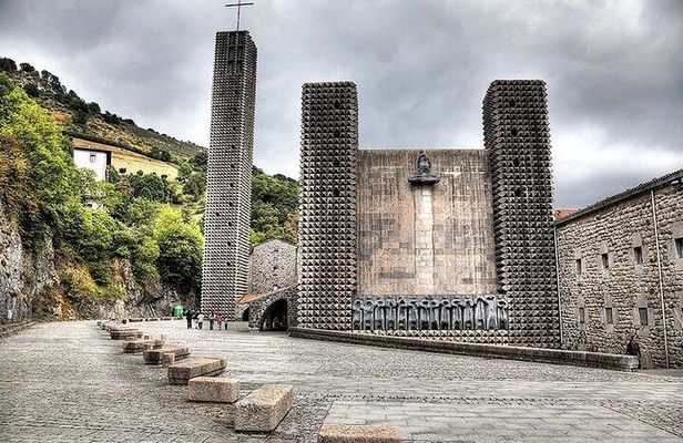 Oñati and Aranzazu Sanctuary Tour From San Sebastian