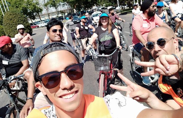 Madrid BIKE or EBIKE experience: Santiago Bernabeu Stadium and picnic