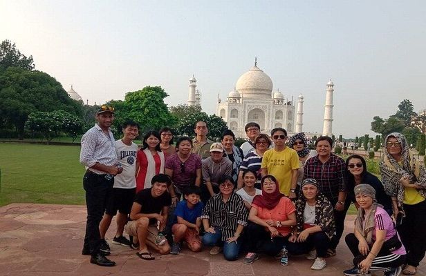 Taj Mahal and Agra Private Car Tour from Delhi with 5* Lunch