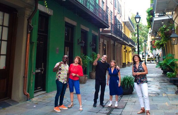 Private French Quarter & Garden District Tour: Walk and Drive Combo